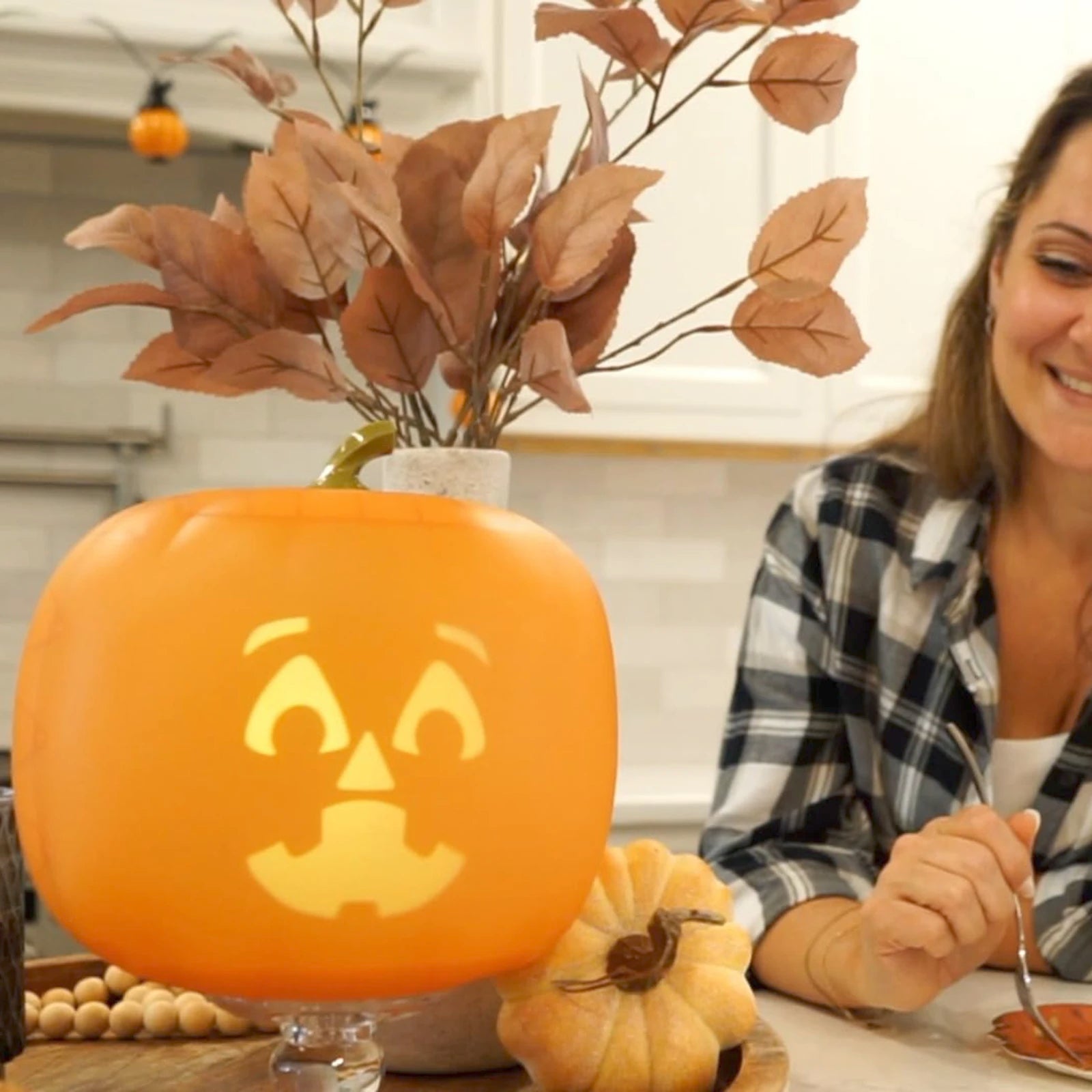 Halloween Pumpkin with Built in Video Projector Talking Singing LED Pumpkin Lamp Halloween Decoration Ornaments Party Supplies